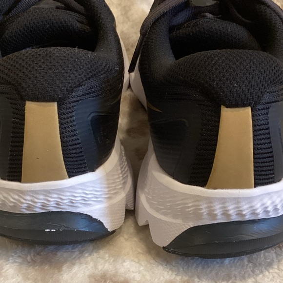 Saucony Women's Jazz 22 Black and Gold Cushioned Running Shoes, Size 6 - Picture 8 of 16